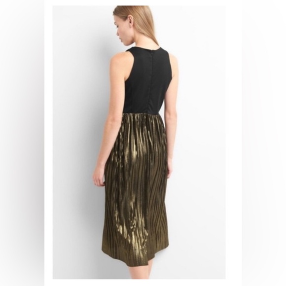 Gap Black and Metallic Pleated Midi Sleeveless Dress - Picture 2 of 6